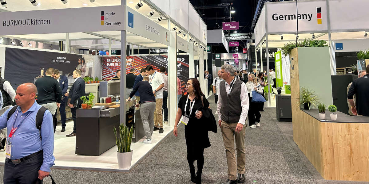 Auch in diesem Jahr präsentierten sich deutsche Hersteller in Zusammenarbeit mit der AMK auf der KBIS in Las Vegas. Die von den Möbelverbänden initiierte Beteiligung im „German Pavilion“ ist ein Erfolgsmodell, das 2025 fortgeführt wird.