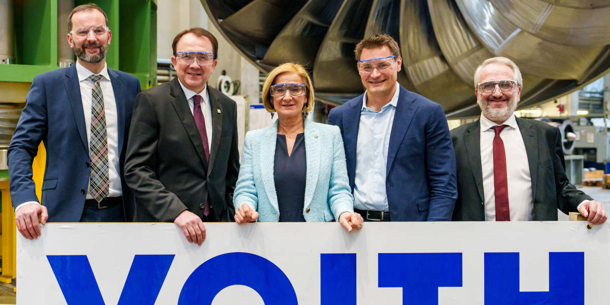 Reinhold Schneider (Managing Director Voith Hydro St. Pölten), Matthias Stadler (Mayor of St. Pölten), Johanna Mikl-Leitner (Governor of Lower Austria), Martin Blum (Managing Director Blum), Gerhard Seyrling (CEO Voith Hydro Austria)