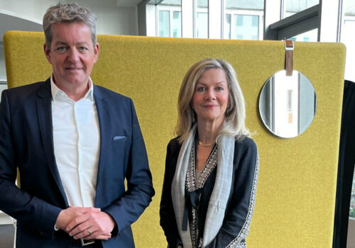 Kinnarps Managing Director Dirk Offermanns welcomed the Swedish ambassador Veronika Wand-Danielsson to the Kinnarps showroom in Hamburg.