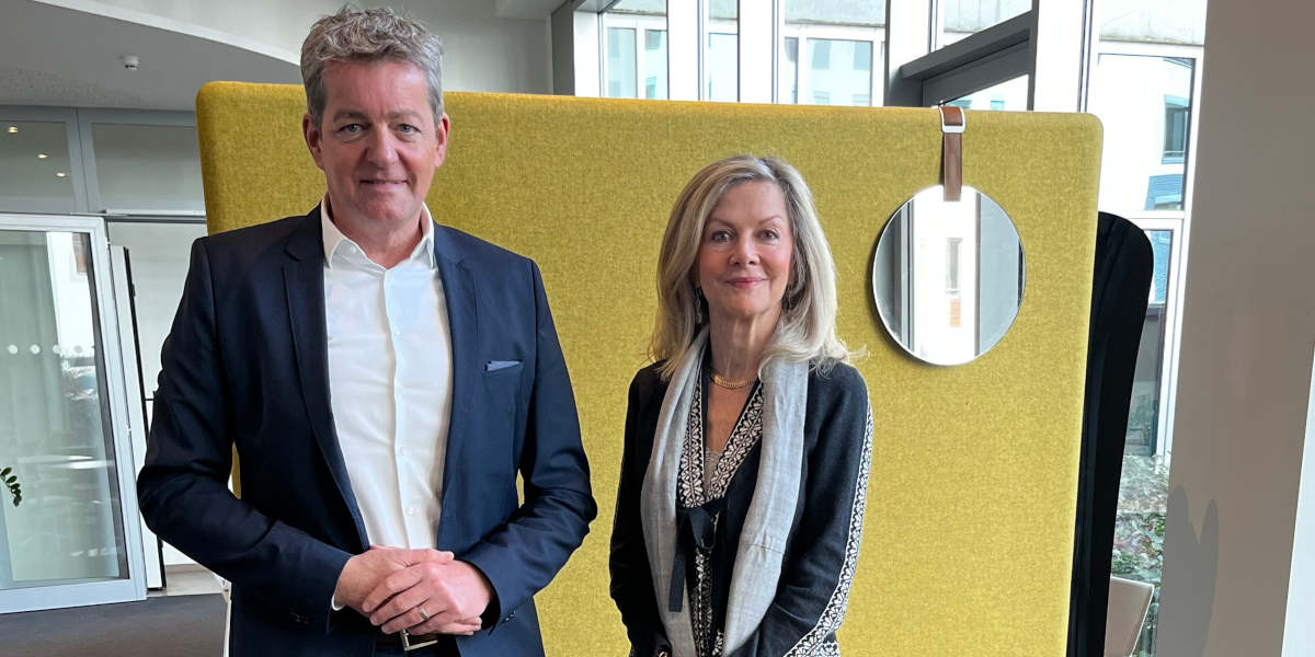 Kinnarps Managing Director Dirk Offermanns welcomed the Swedish ambassador Veronika Wand-Danielsson to the Kinnarps showroom in Hamburg.