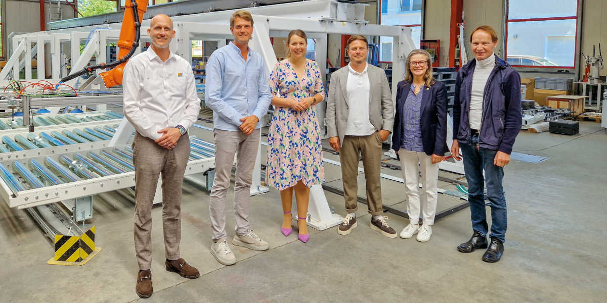 Die Führungs-Crews beider Unternehmen blicken positiv in die Zukunft: Christian Koch (v.l.), Benedikt Rotte, Corinna Rotte, Kristof Koch, Kerstin Koch-Ugolini und Dr. Franz-Barthold Gockel.