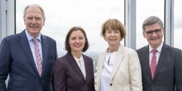 Gerald Böse (Vorsitzender Geschäftsleitung), Silke de Witt (Zentralbereichsleiterin Finanzen und Controlling), Henriette Reker (Oberbürgermeisterin der Stadt Köln und Vorsitzende des Aufsichtsrats der Koelnmesse), Oliver Frese (Geschäftsführer).