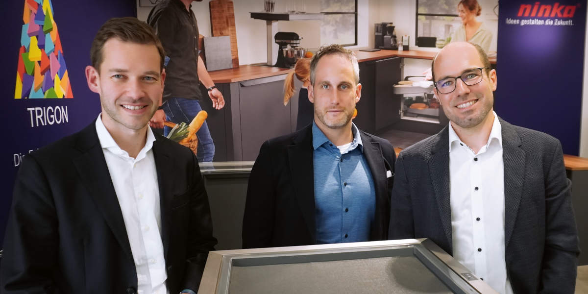 Dr. Johann-Peter Wulf, Tobias Schütz und Leif Escher im Showroom von Ninka in Bad Salzuflen.