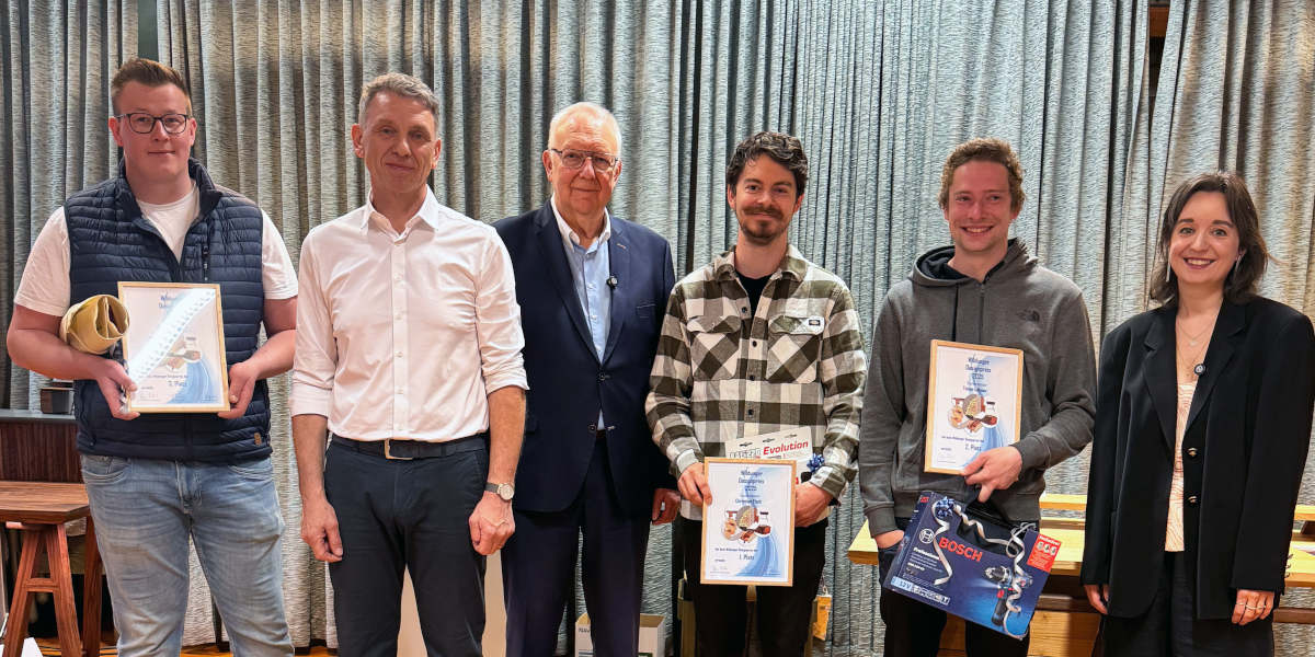 Die Sieger des Wildunger Designpreises Jacob Wünsche, Christian Flock und Timon Lohnes mit Andreas Bognanni, Hermann Hubing und Jurymitglied Julia Miller (v.l.)